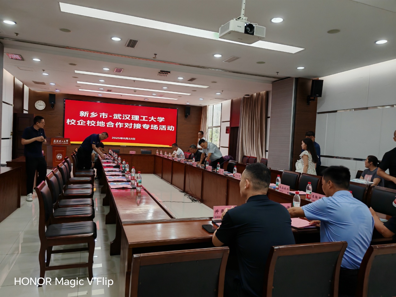 新鄉(xiāng)市卅亞過濾設備有限公司與武漢理工大學攜手共創(chuàng)校企合作新篇章！